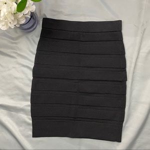🖤 Embossed Black Pencil Skirt